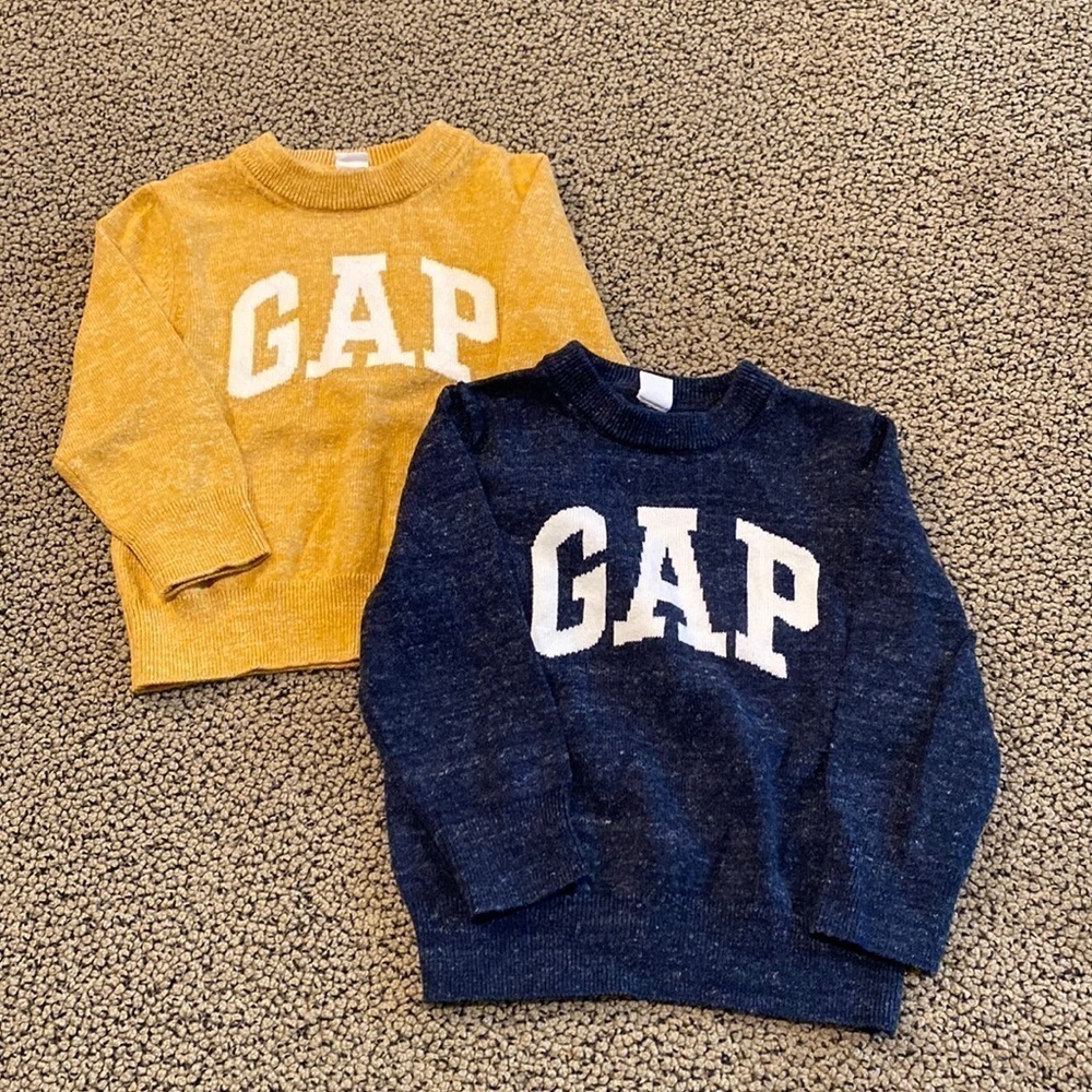 Bundle of 2 Baby Gap Logo Sweaters Size 3T in Like New Condition